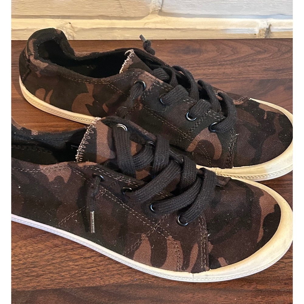 Madden NYC Brennen Brown Camo Canvas Low Top Sneakers Womens Size 8 Casual Comfy